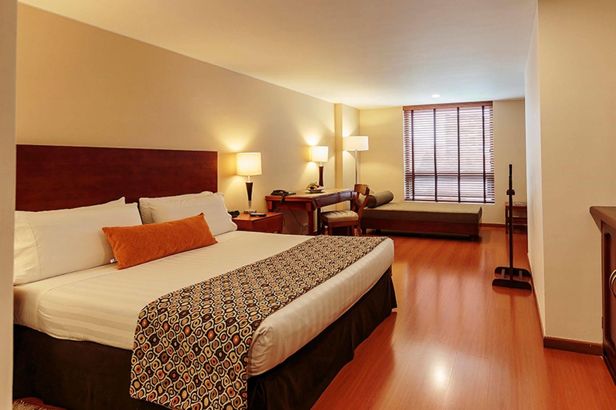 Hotel Estelar Suites Jones Богота Екстер'єр фото