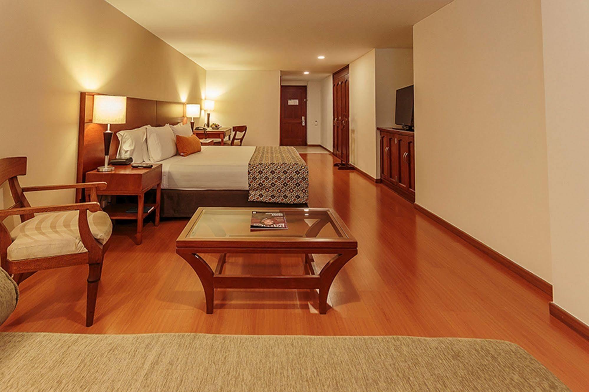 Hotel Estelar Suites Jones Богота Екстер'єр фото